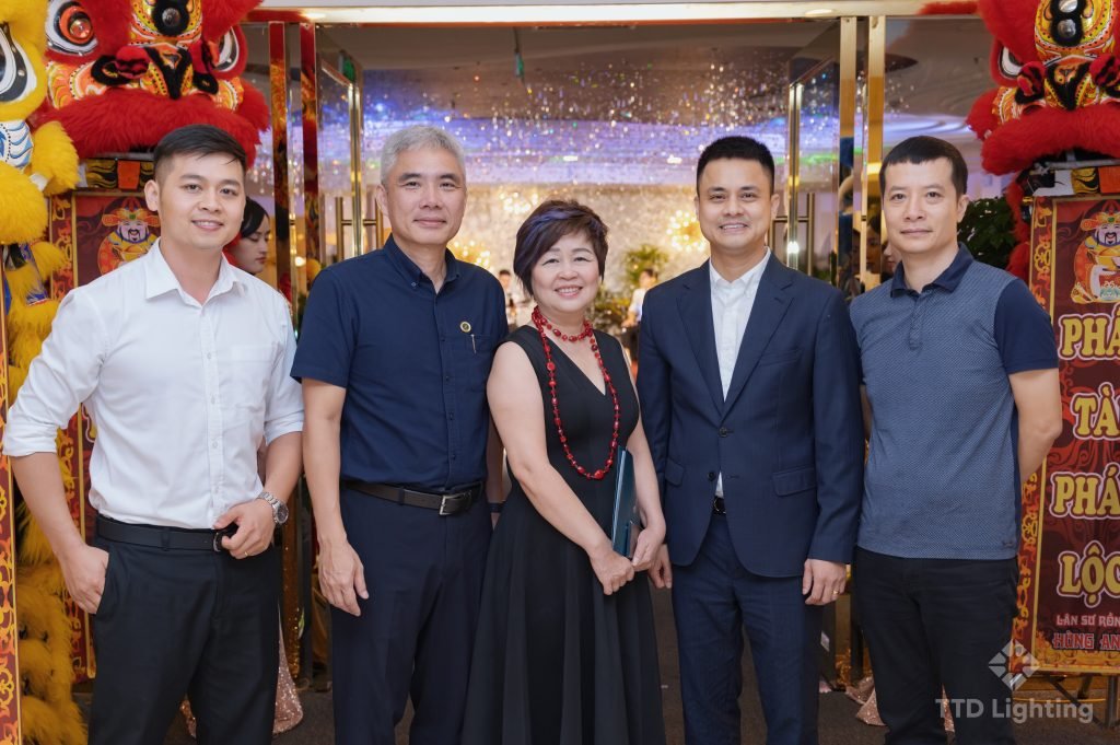ttd lighting khai truong sieu thi den trang tri tai vincom long bien 17