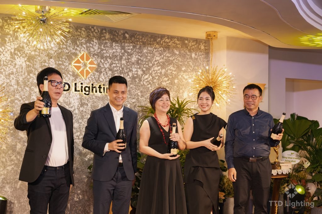 ttd lighting khai truong sieu thi den trang tri tai vincom long bien 22
