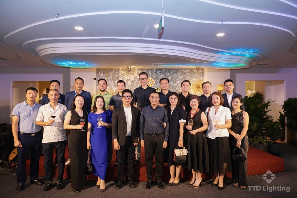 ttd lighting khai truong sieu thi den trang tri tai vincom long bien 23