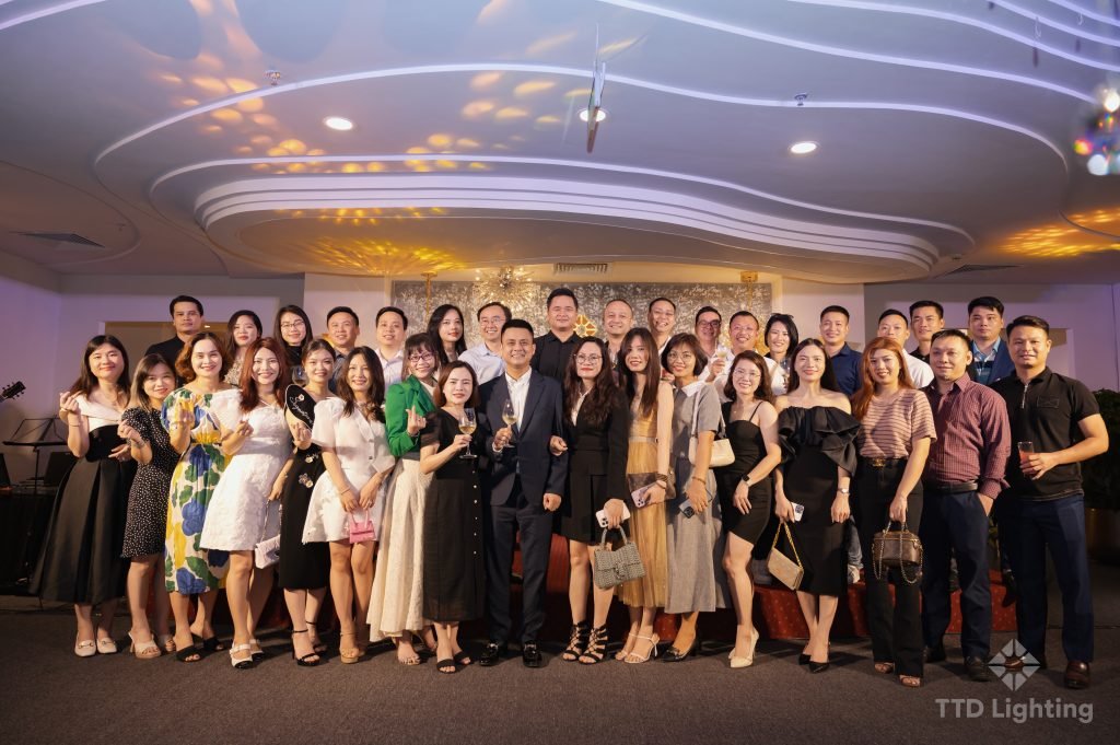 ttd lighting khai truong sieu thi den trang tri tai vincom long bien 27