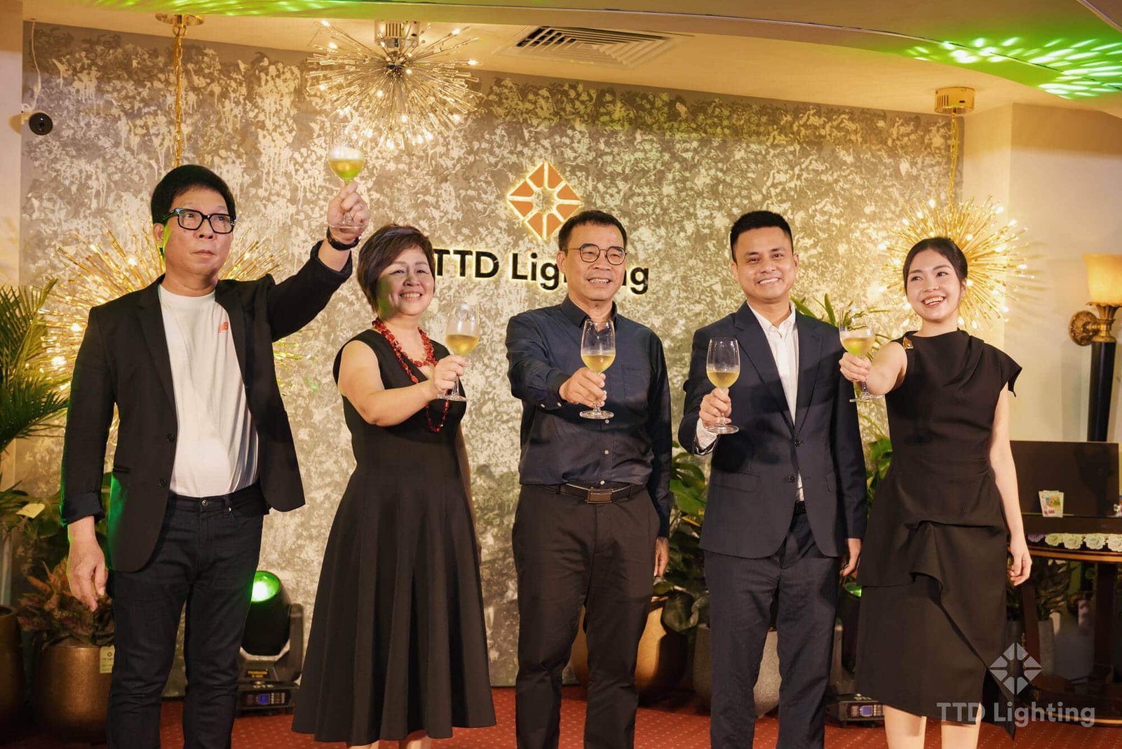 TTD Lighting Khai Trương Siêu Thị Đèn Trang Trí Tại Vincom Long Biên