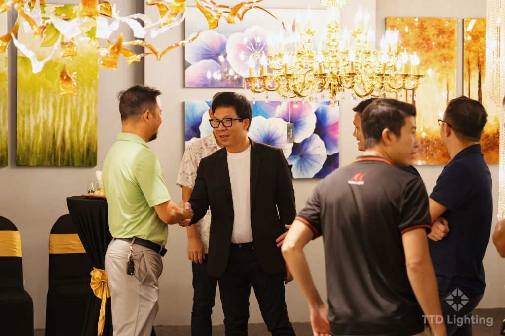 ttd lighting khai truong sieu thi den trang tri tai vincom long bien 43