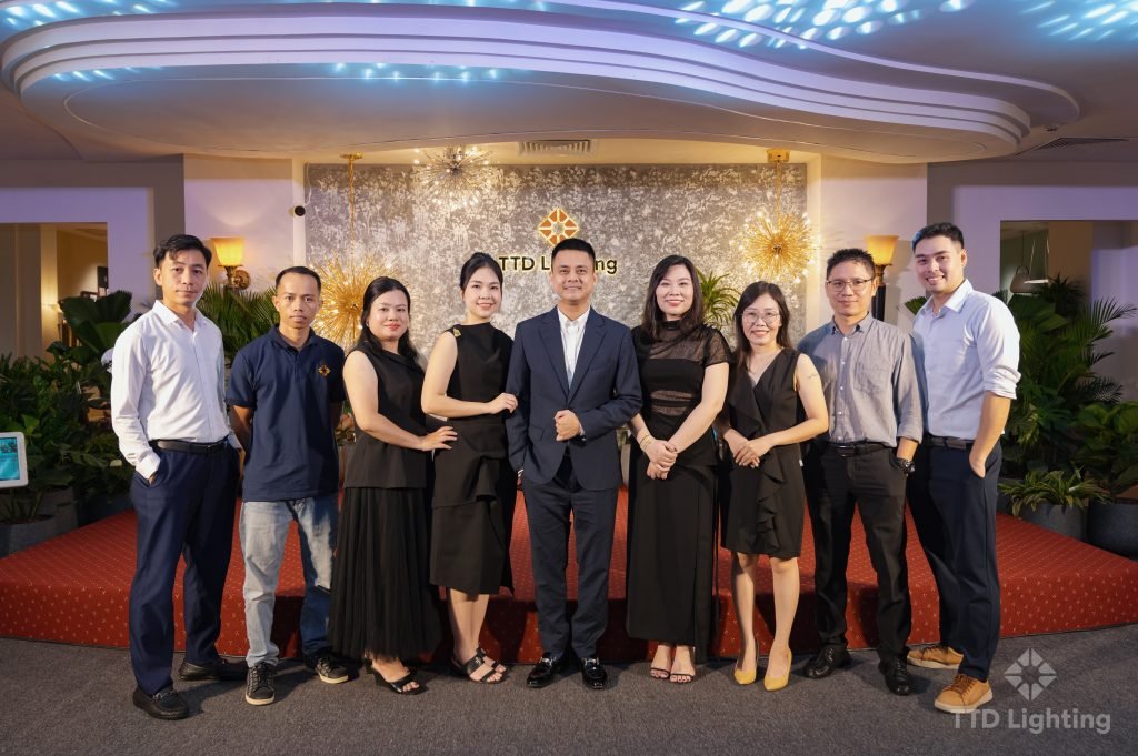 ttd lighting khai truong sieu thi den trang tri tai vincom long bien 5