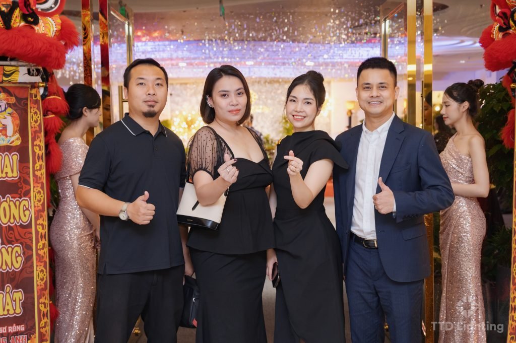 ttd lighting khai truong sieu thi den trang tri tai vincom long bien 8