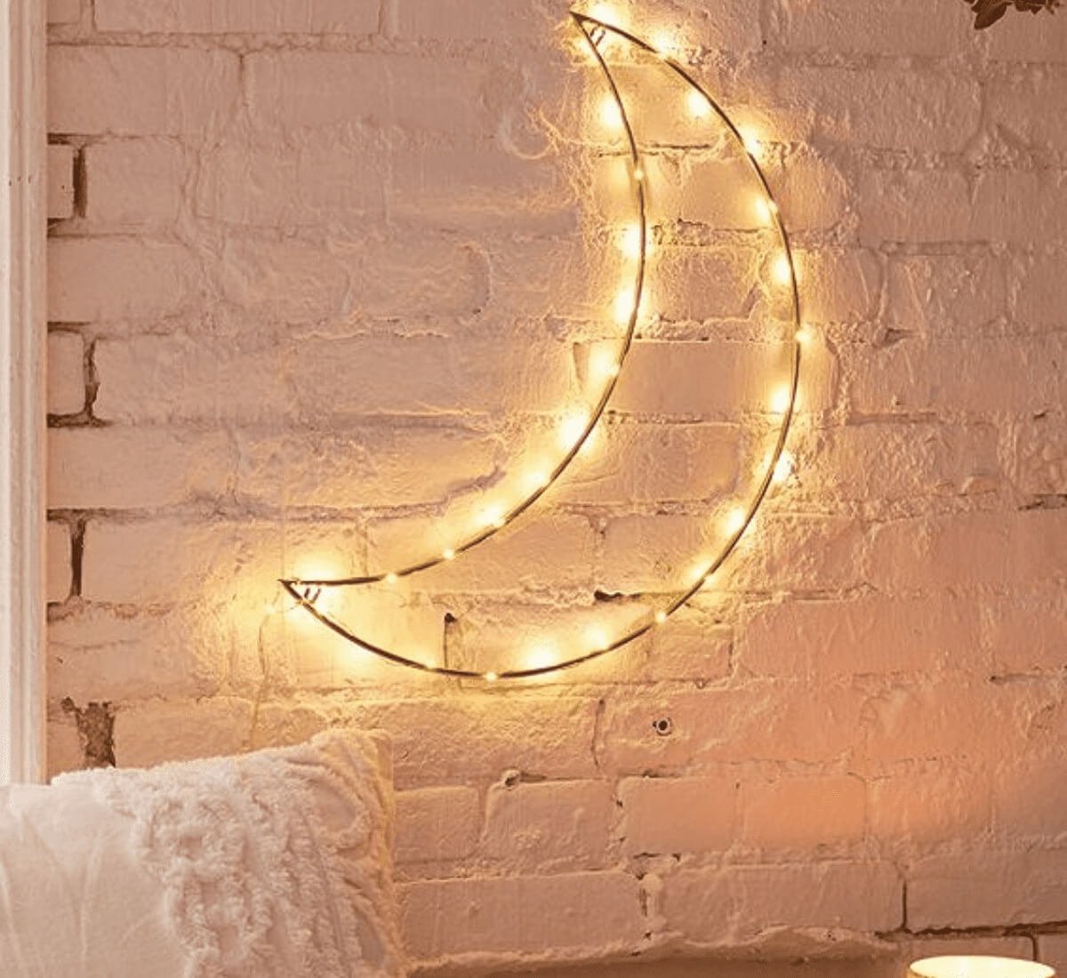 10 cách treo đèn led trang trí trong phòng ngủ tạo không gian ấm cúng