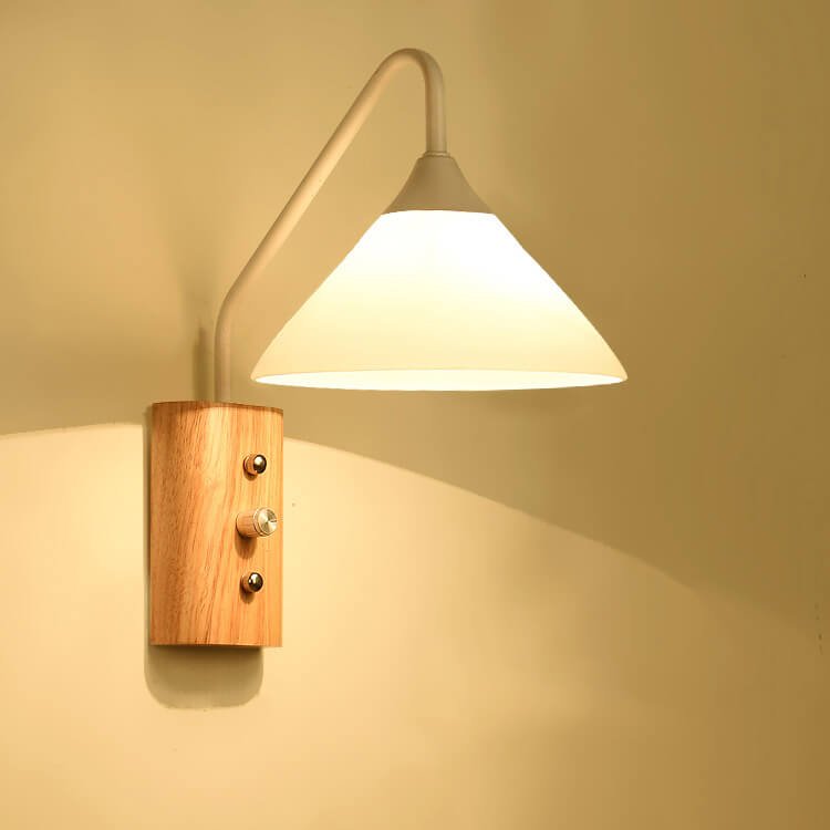 Ý tưởng, Cách làm đèn ngủ bằng gỗ trang trí tuyệt đẹp 17 Đèn gắn tường sáng tạo với thiết kế kim loại và đế gỗ, chiếu sáng ấm áp phù hợp cho nội thất hiện đại.