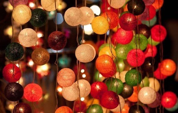cách làm đèn chùm từ chai nhựa màu sắc rực rỡ treo lơ lửng