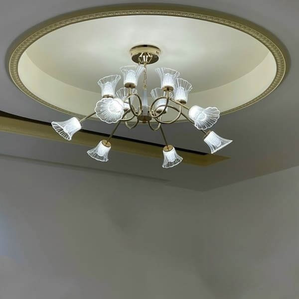 Công suất đèn chùm trang trí lớn với chao đèn hình hoa thủy tinh