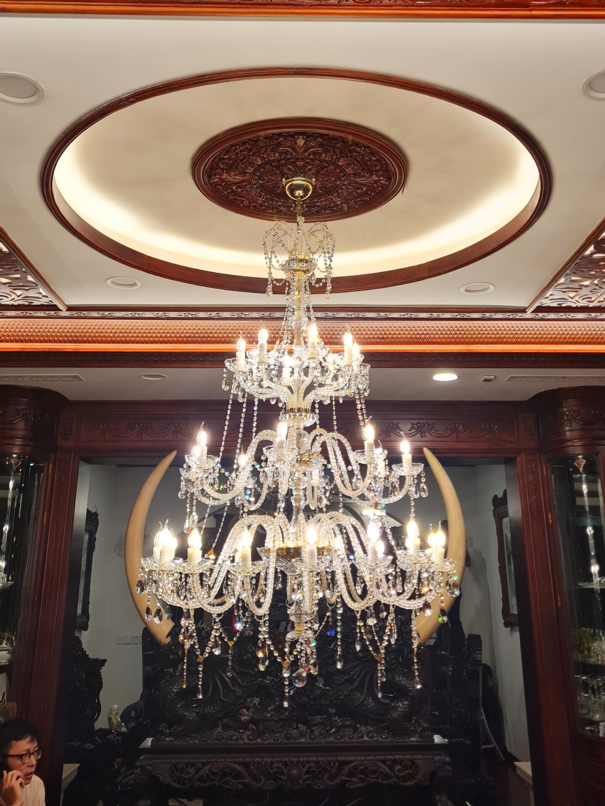 Điểm chạm thăng hoa của ánh pha lê trong không gian truyền thống