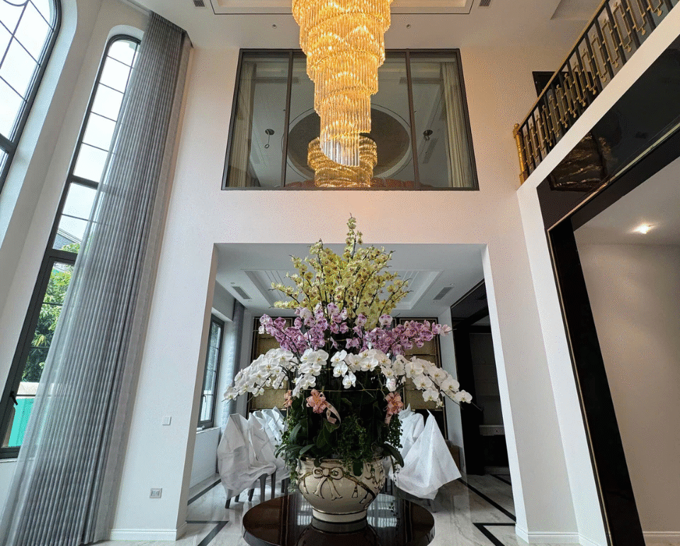 Dự án 22 Đèn chùm pha lê thông tầng