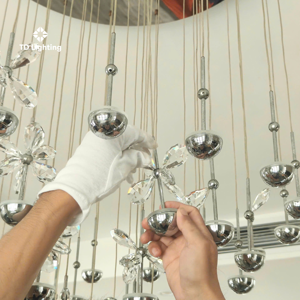 Lắp đặt và Bảo trì Đèn Châu Âu - Giữ trọn vẻ đẹp và giá trị của ánh sáng đẳng cấp 9 Lắp đặt và Bảo trì Đèn Châu Âu - Giữ trọn vẻ đẹp và giá trị của ánh sáng đẳng cấp