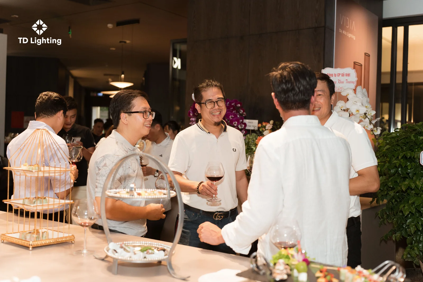 td lighting khai trương showroom