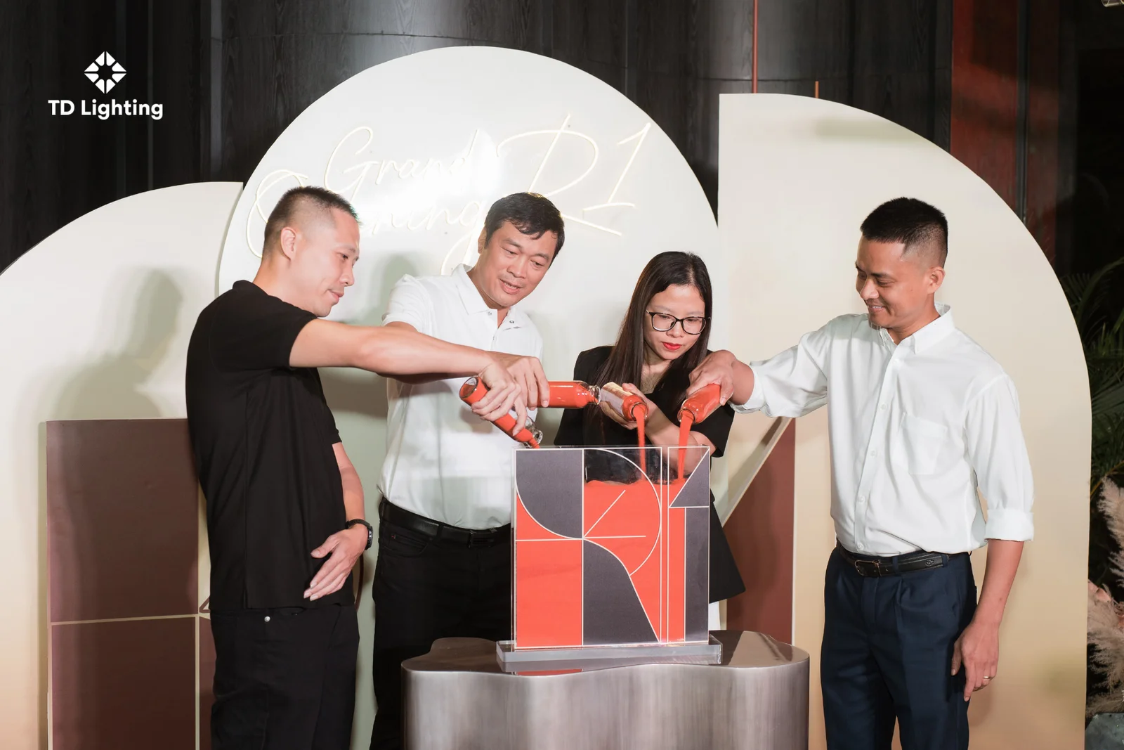 td lighting khai trương showroom