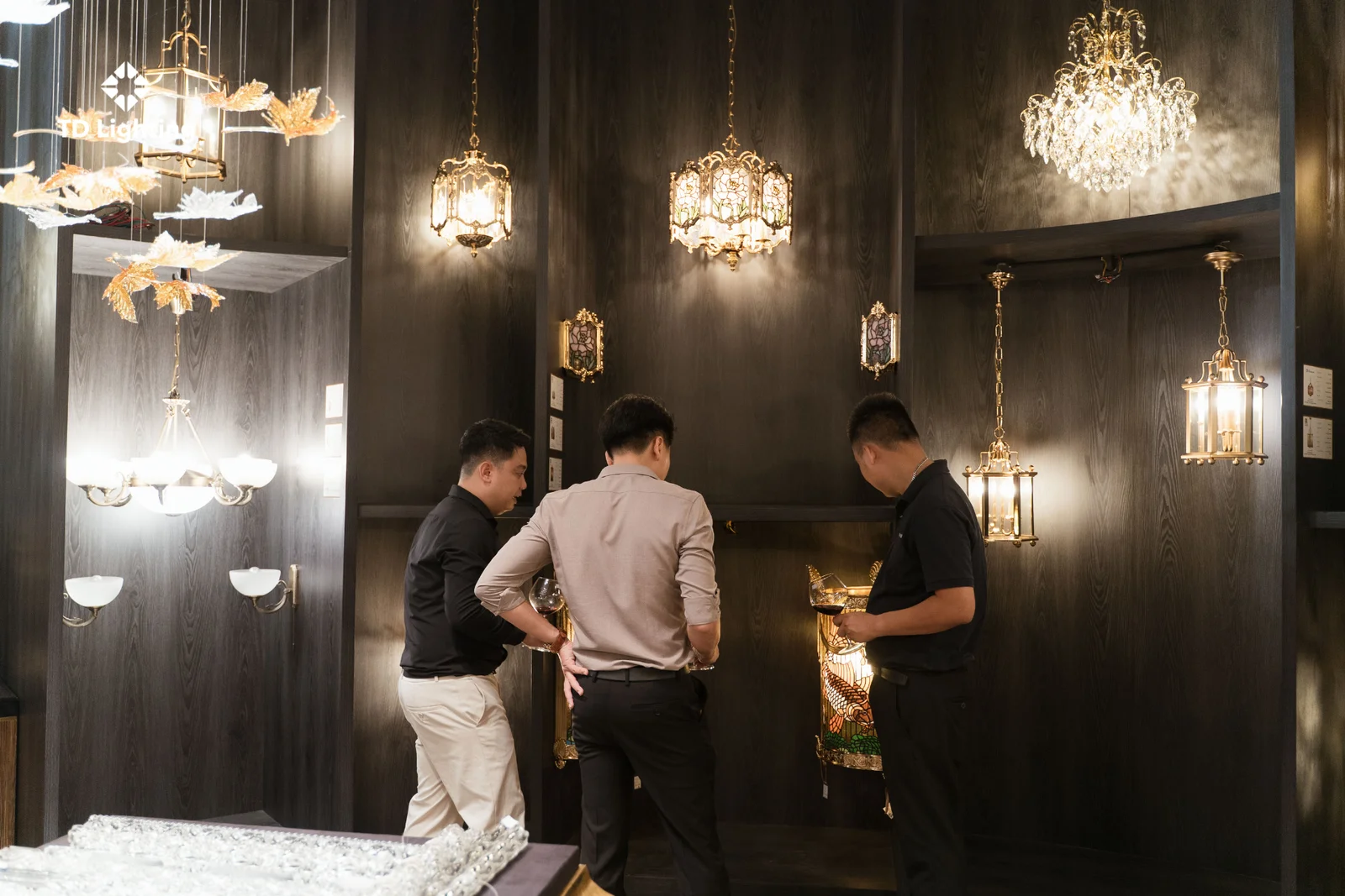 td lighting khai trương showroom