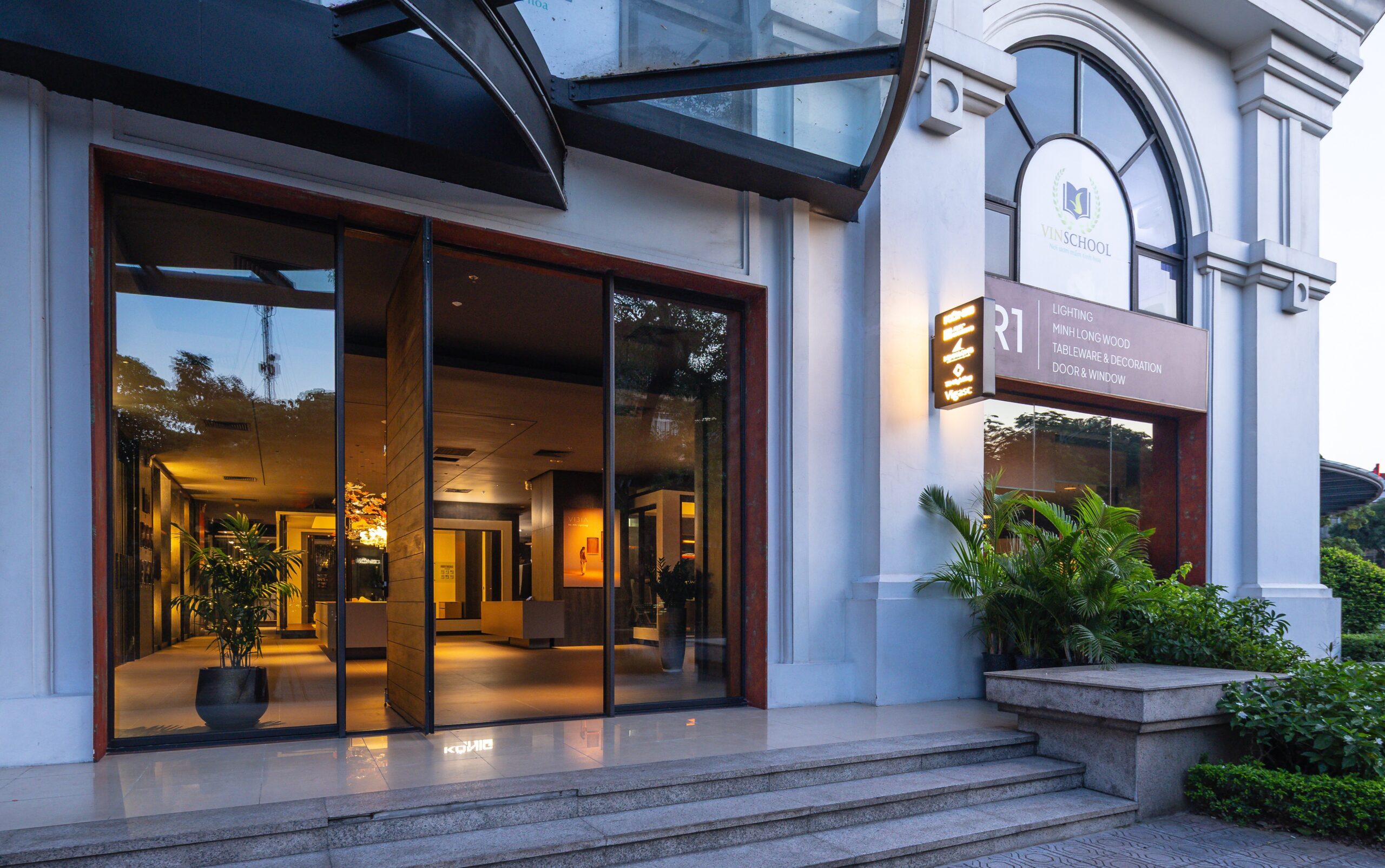 showroom TD Lighting R1A Vincom Royal City