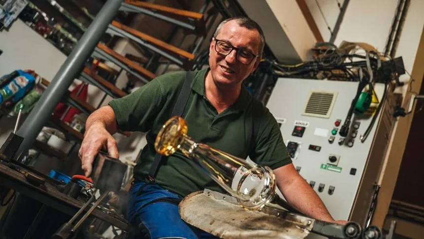 Martin Stefanek - Người Thổi Hồn Vào Pha Lê Bohemia