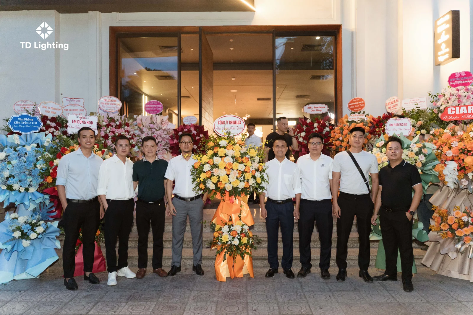 td lighting khai truong showroom r1 3 1