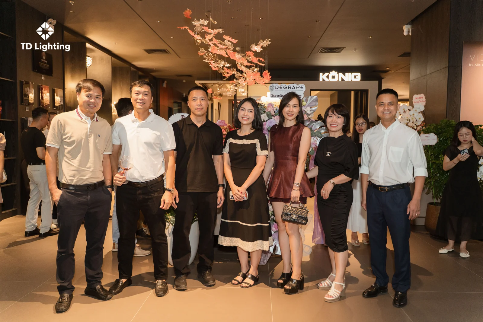 td lighting khai trương showroom