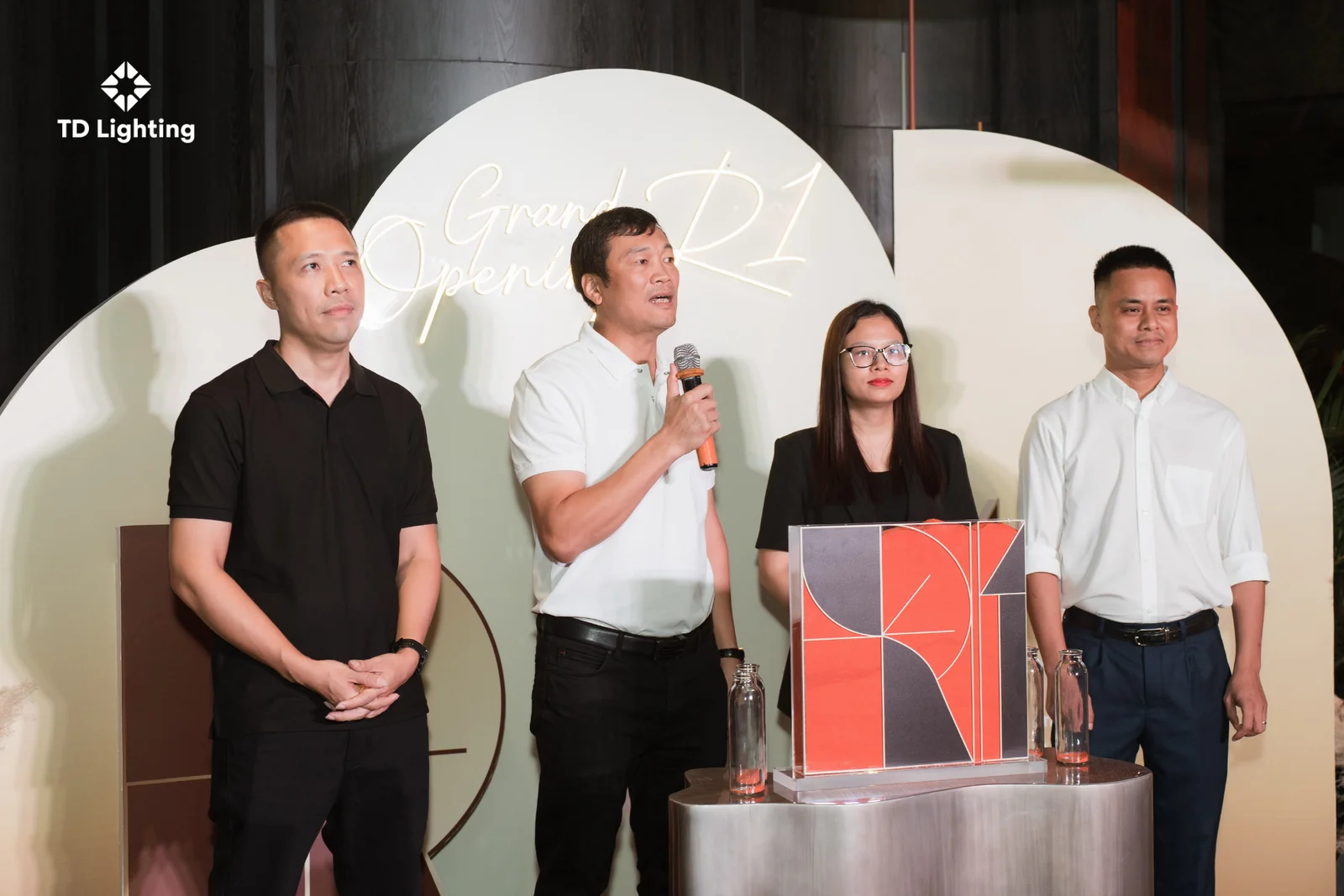 td lighting khai trương showroom