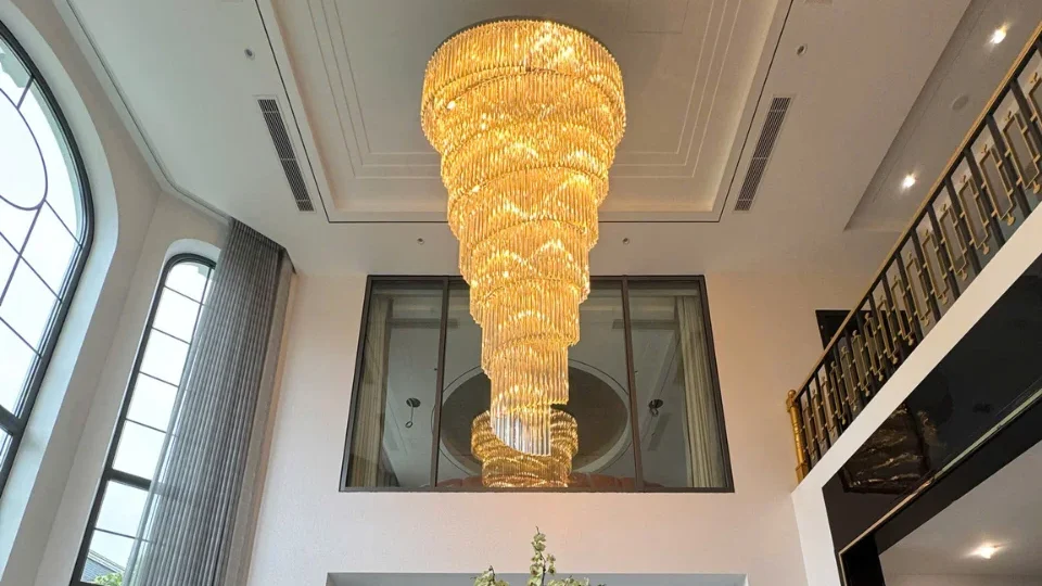 Đèn chùm pha lê thông tầng – kiến tạo không gian sống hiện đại