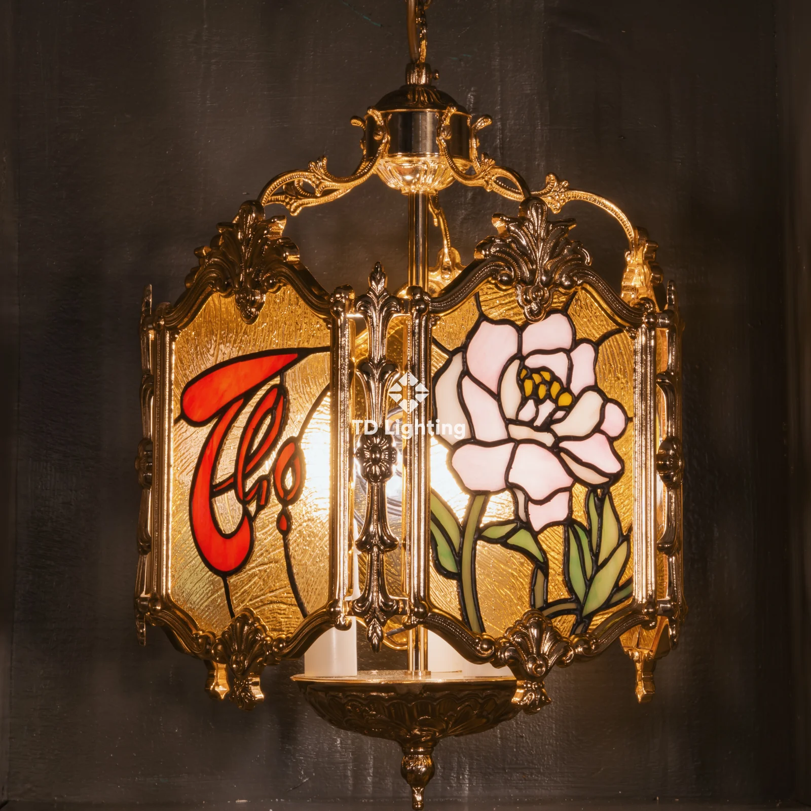 Ánh Sáng Truyền Thống – Sợi Dây Kết Nối Giữa Quá Khứ, Hiện Tại và Tương Lai