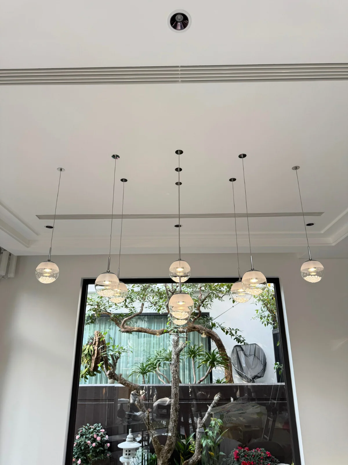 Bộ đèn thả quả cầu pha lê - Khi thiết kế giao hòa cùng thiên nhiên