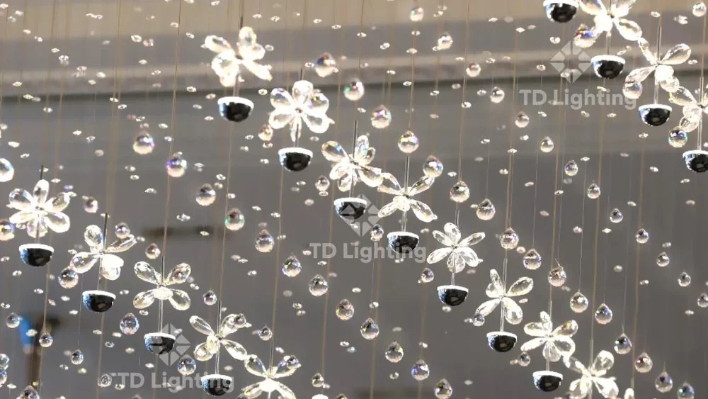 Hàng trăm cánh hoa pha lê Ai Cập tại Sảnh tiệc Hà Nội