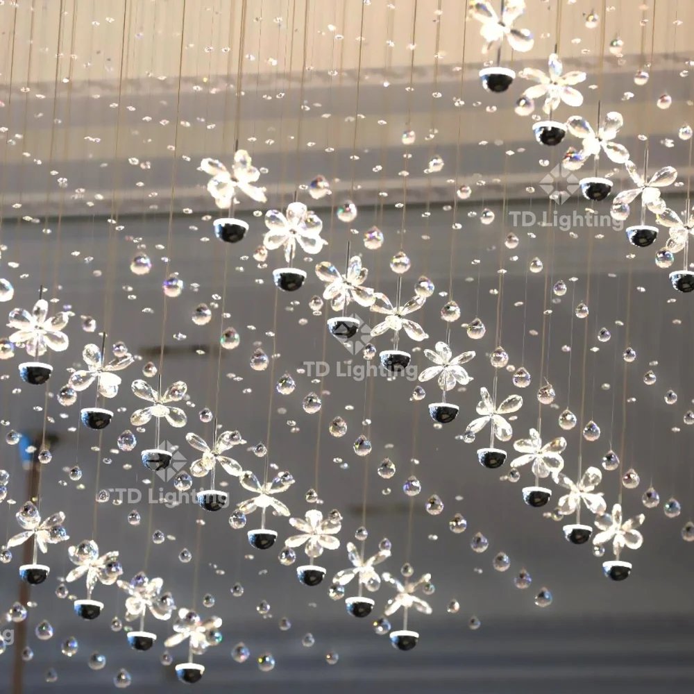 Hàng trăm cánh hoa pha lê Ai Cập tại Sảnh tiệc Hà Nội