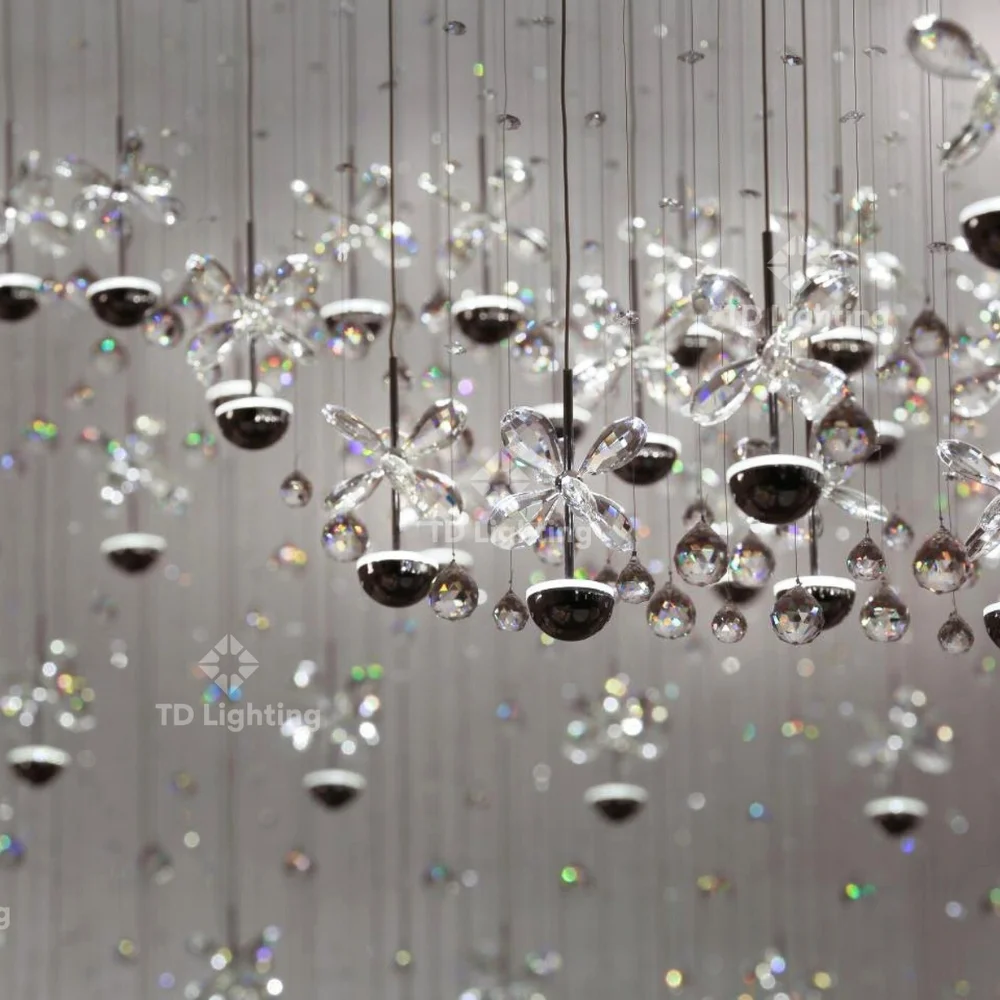 Hàng trăm cánh hoa pha lê Ai Cập tại Sảnh tiệc Hà Nội