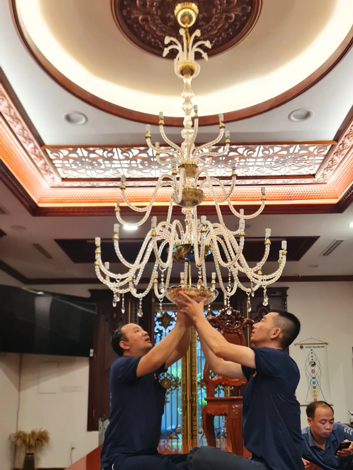 Điểm chạm thăng hoa của ánh pha lê trong không gian truyền thống