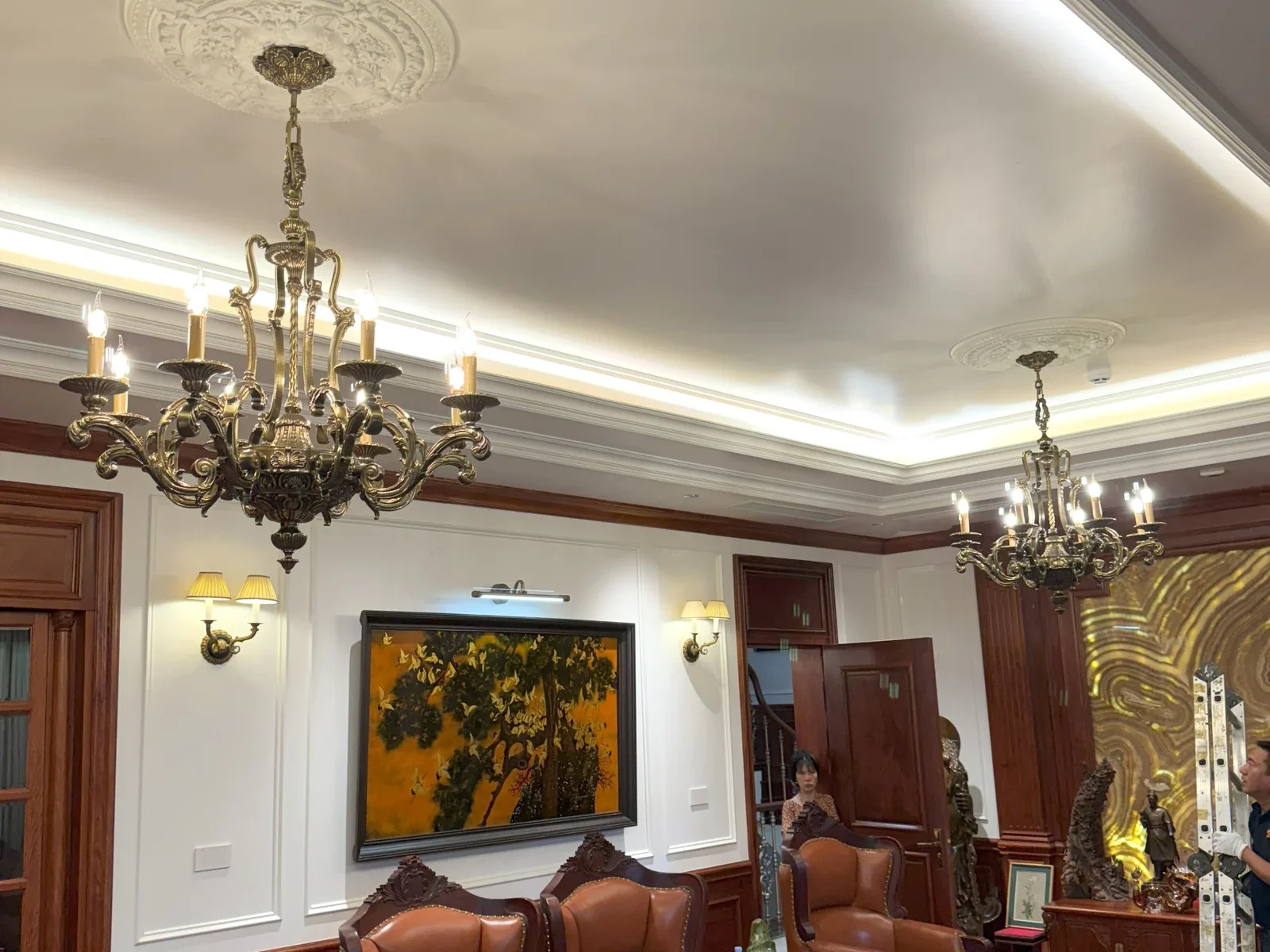 Sự Giao Thoa Tinh Tế Của Đèn Trang Trí Mang Văn hóa Á - Âu tại Biệt thự Tây Hồ