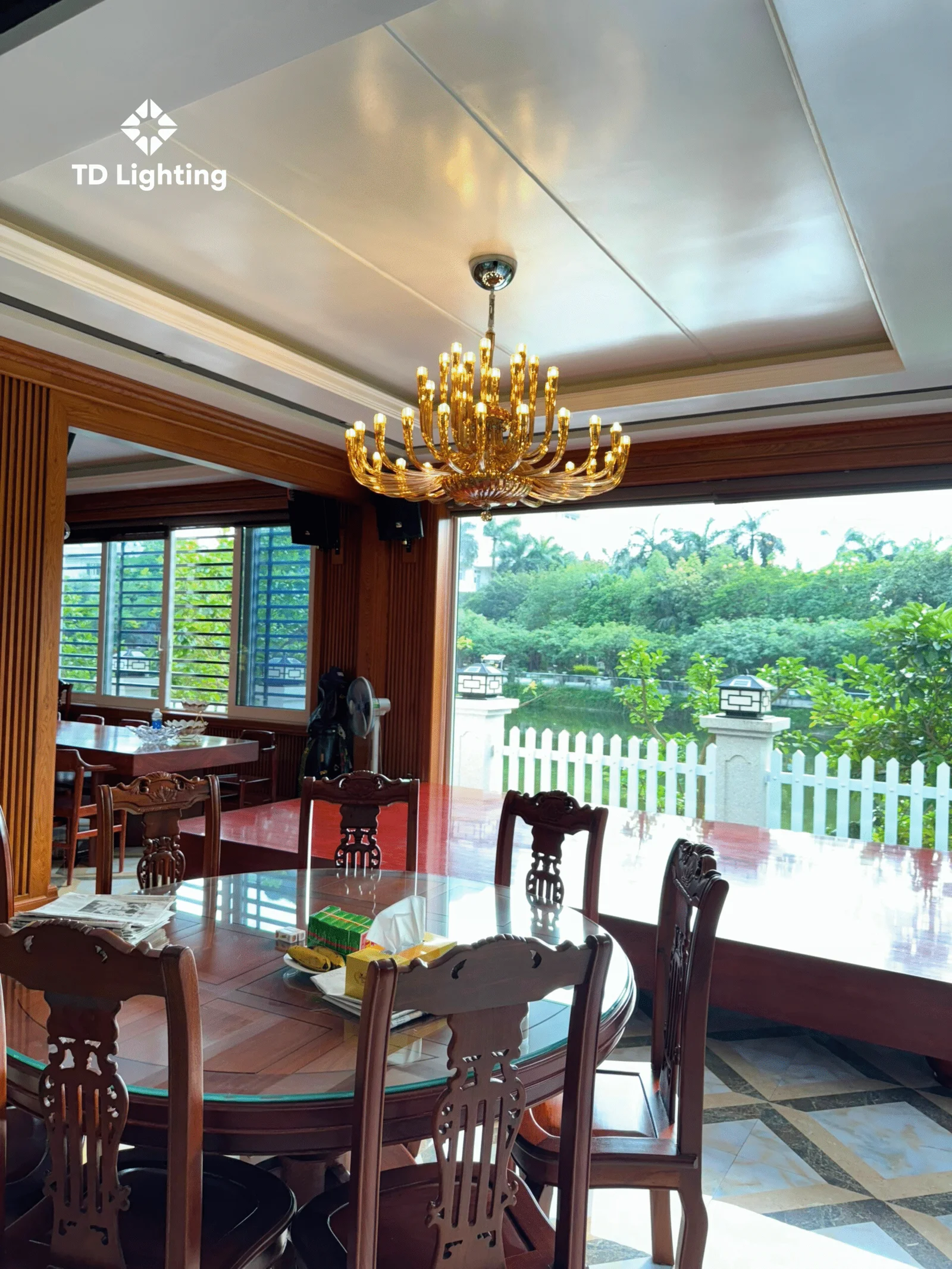 Đèn chùm pha lê - điểm nhấn hoàn thiện vẻ đẹp Tân cổ điển 6 Đèn chùm pha lê - điểm nhấn hoàn thiện vẻ đẹp Tân cổ điển