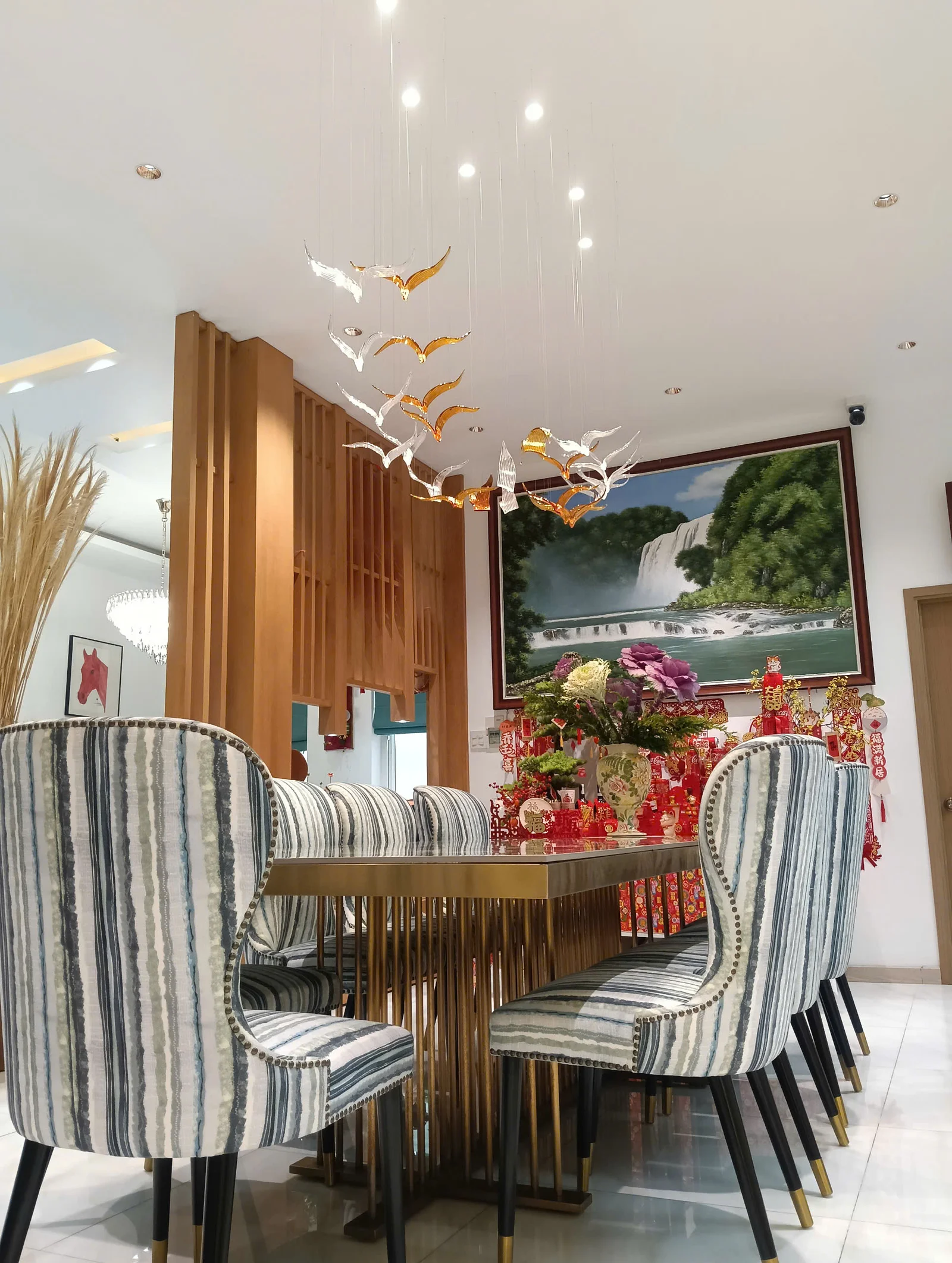 26 Chú Sếu pha lê Mialuxy tung cánh tại Biệt thự Đồng Tháp