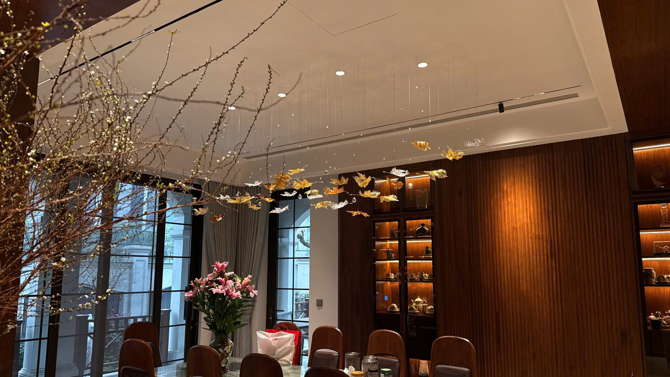 Đèn thả trang trí phòng bếp Lá Phong – Mang hơi thở mùa thu vào không gian hiện đại