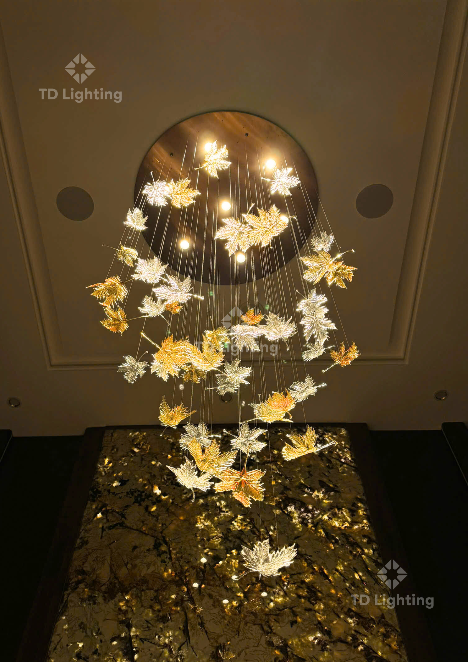 Đèn thả thông tầng lá phong – Vũ điệu ánh sáng giữa không gian sang trọng 3 Đèn thả thông tầng lá phong – Vũ điệu ánh sáng giữa không gian sang trọng