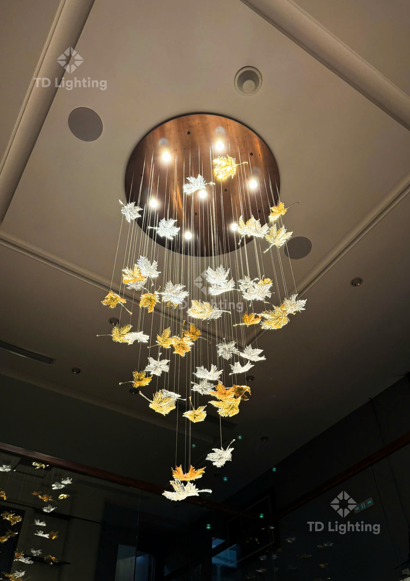 Đèn thả thông tầng lá phong – Vũ điệu ánh sáng giữa không gian sang trọng 5 Đèn thả thông tầng lá phong – Vũ điệu ánh sáng giữa không gian sang trọng