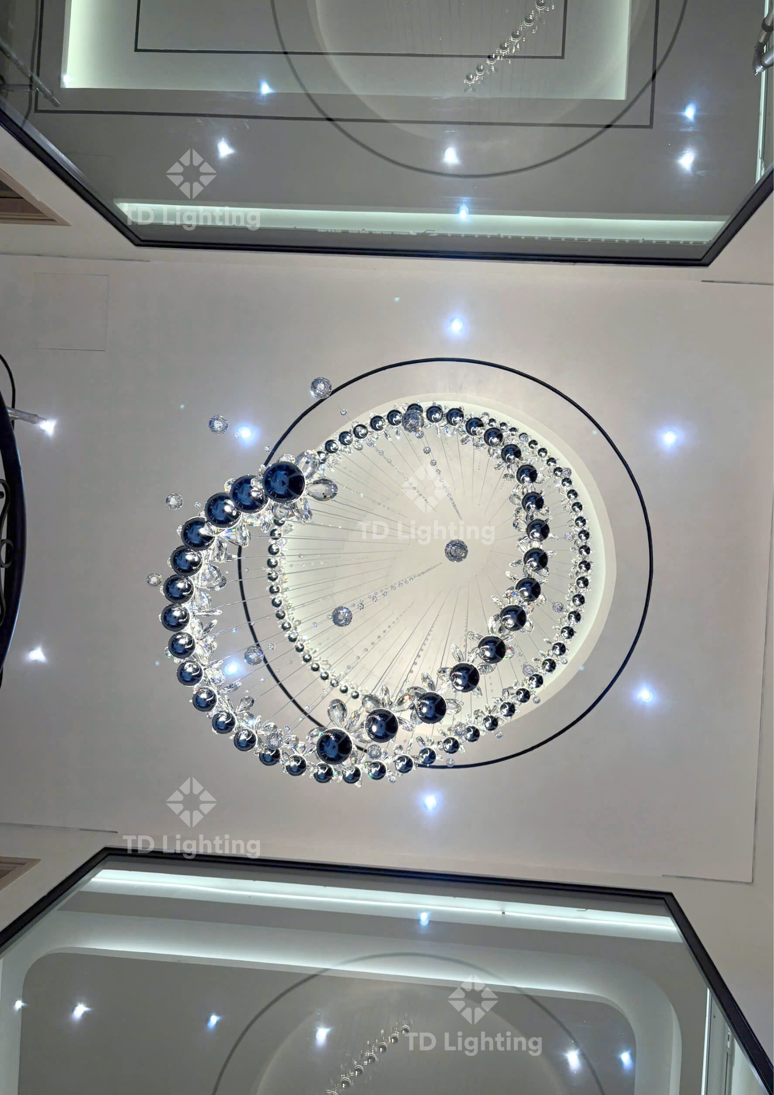 Đèn thả thiết kế phòng khách Hoa Mai – Dòng chảy mùa xuân trong không gian thông tầng 4 Đèn thả thiết kế phòng khách Hoa Mai – Dòng chảy mùa xuân trong không gian thông tầng