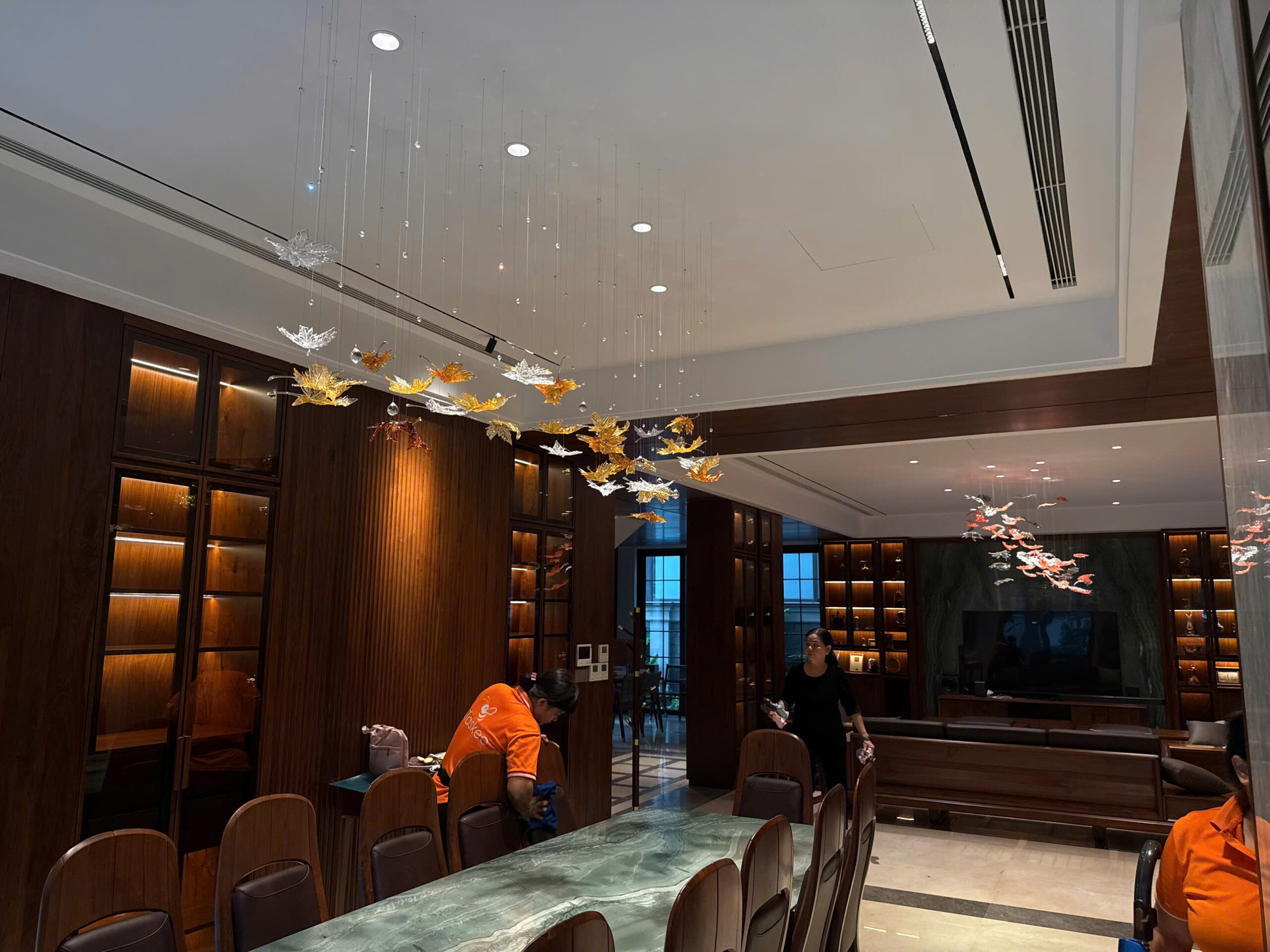 Đèn thả trang trí phòng bếp Lá Phong – Mang hơi thở mùa thu vào không gian hiện đại 8 Đèn thả trang trí phòng bếp Lá Phong – Mang hơi thở mùa thu vào không gian hiện đại