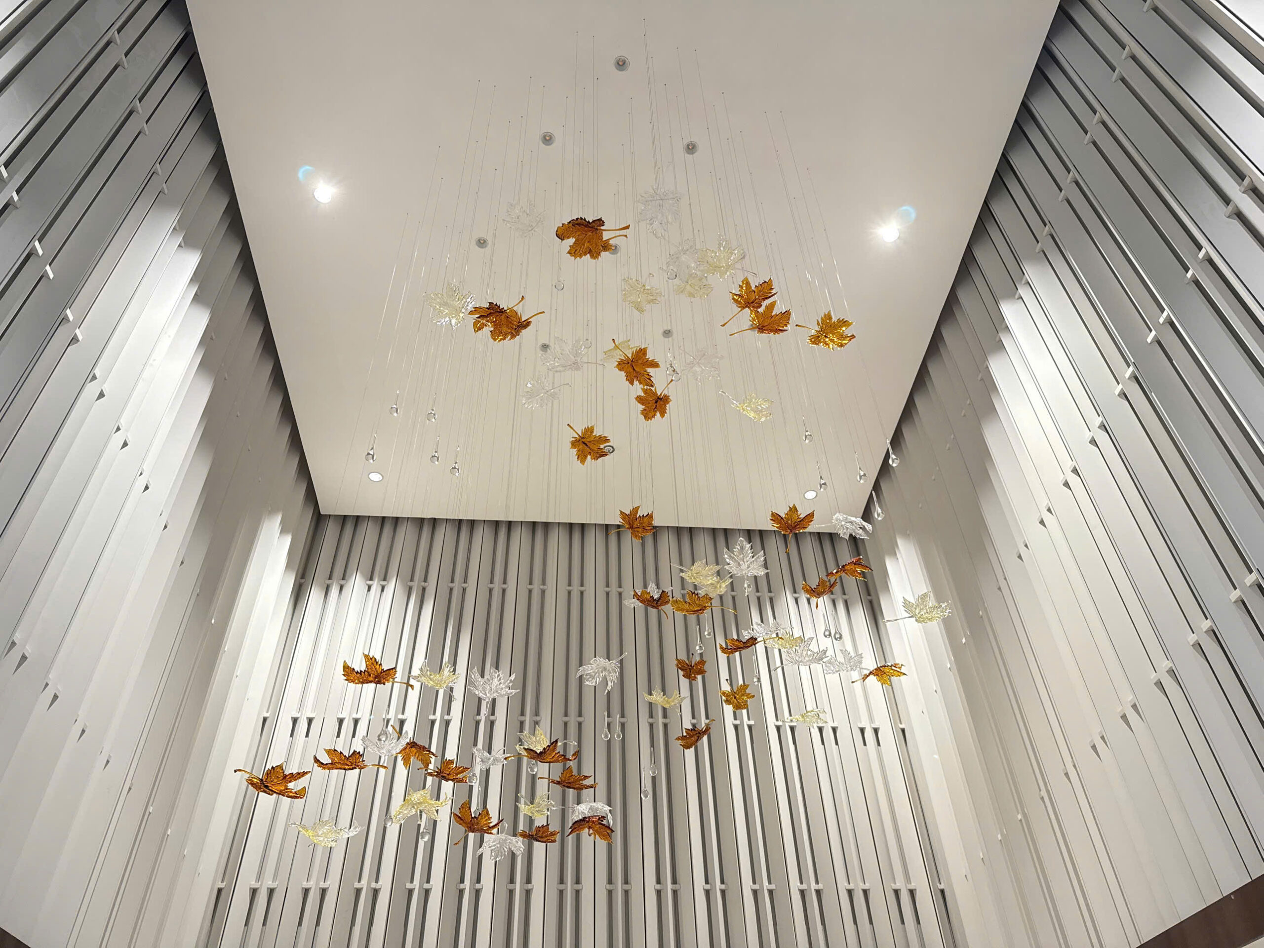 Mang Sắc Thu Lãng Mạn Vào Không Gian Với Đèn Thiết Kế Lá Phong