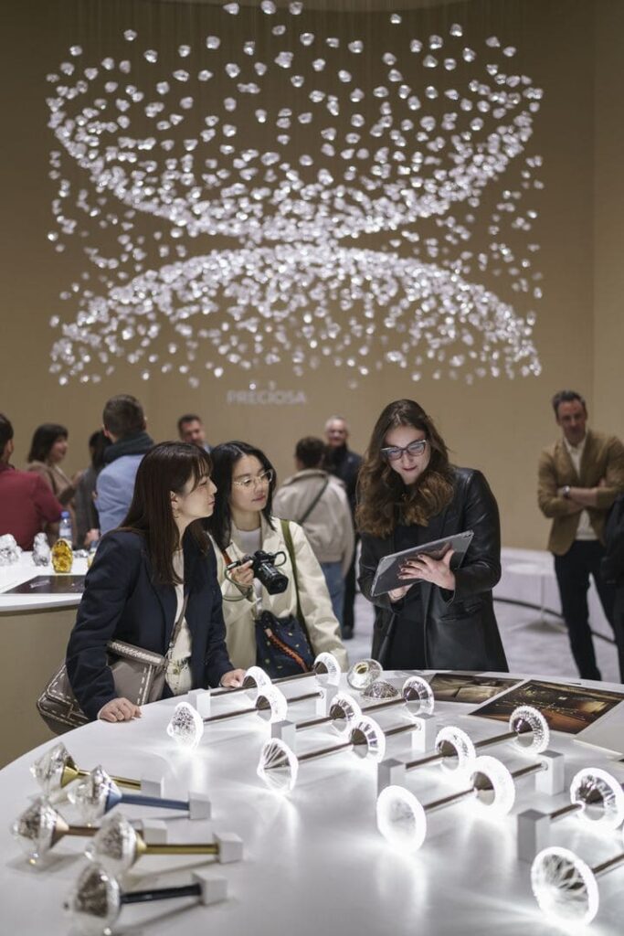 Tư vấn giải pháp đèn trang trí cho mọi không gian.