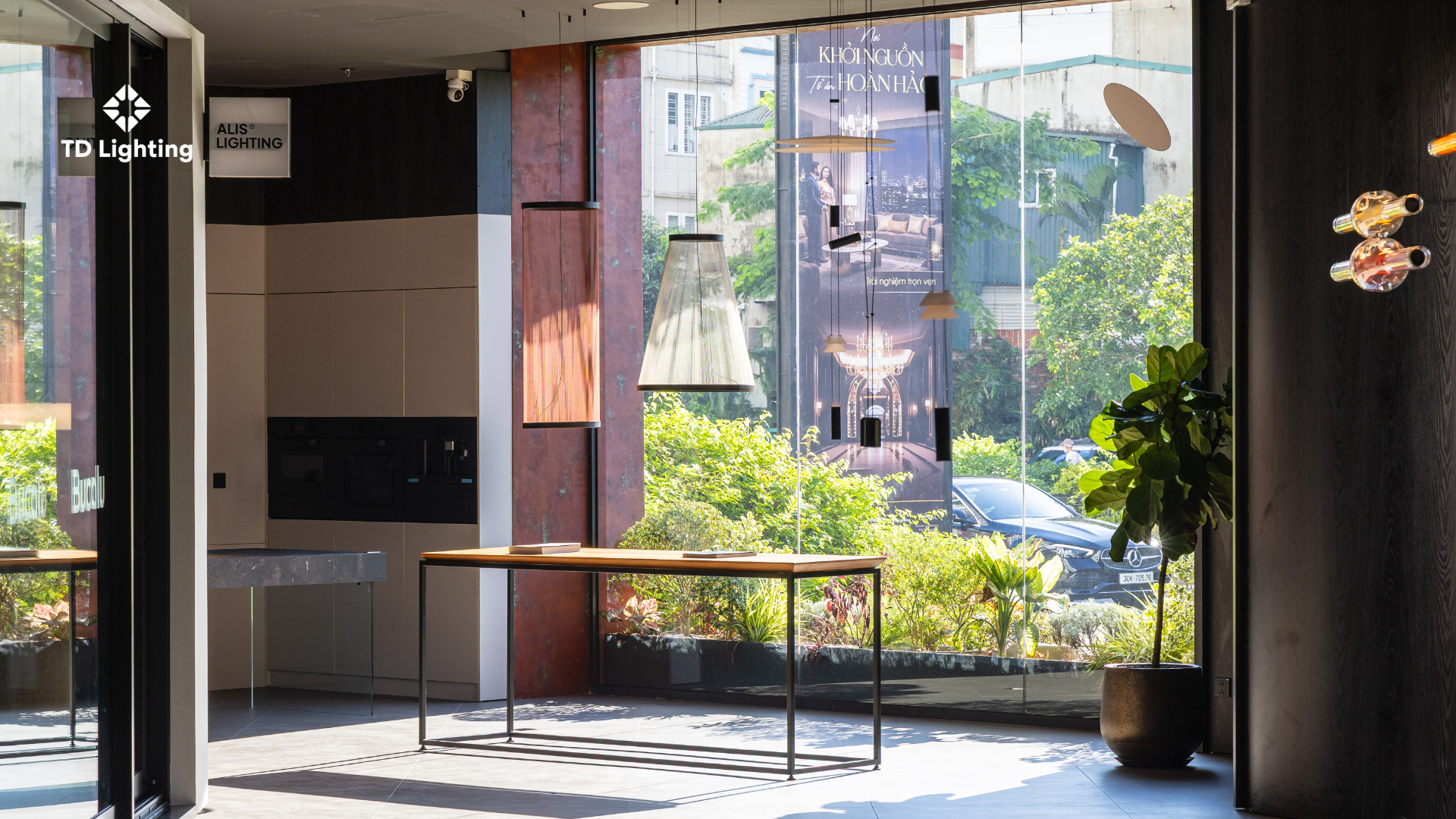 showroom td lighting vincom royal city