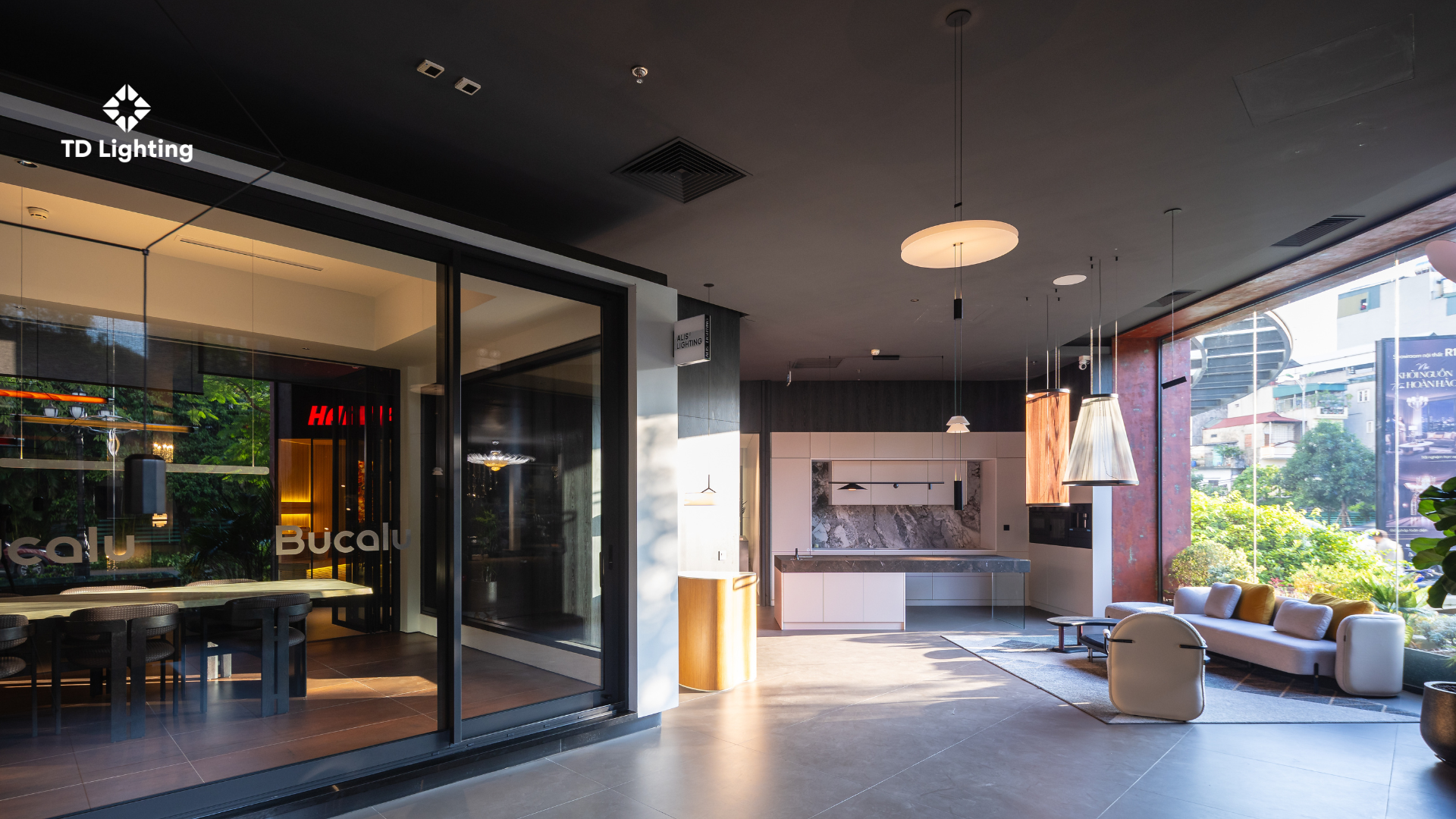 showroom td lighting vincom royal city