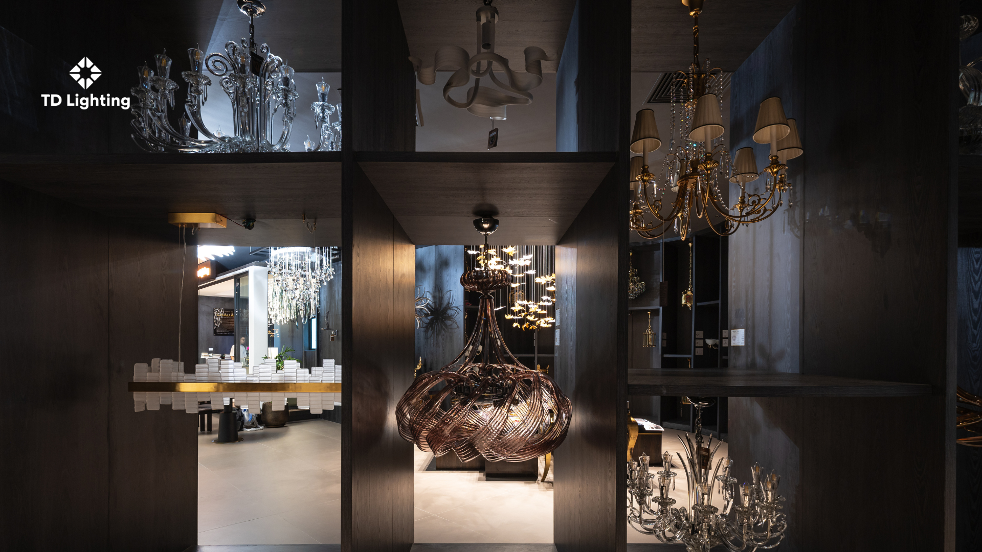showroom td lighting vincom royal city