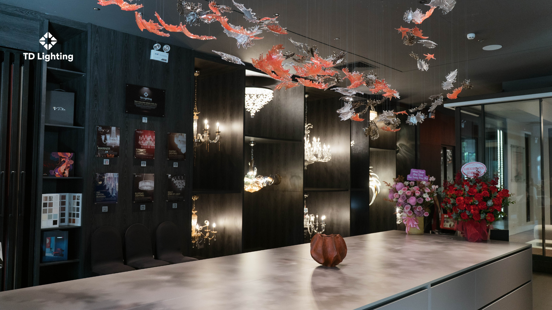 showroom td lighting vincom royal city