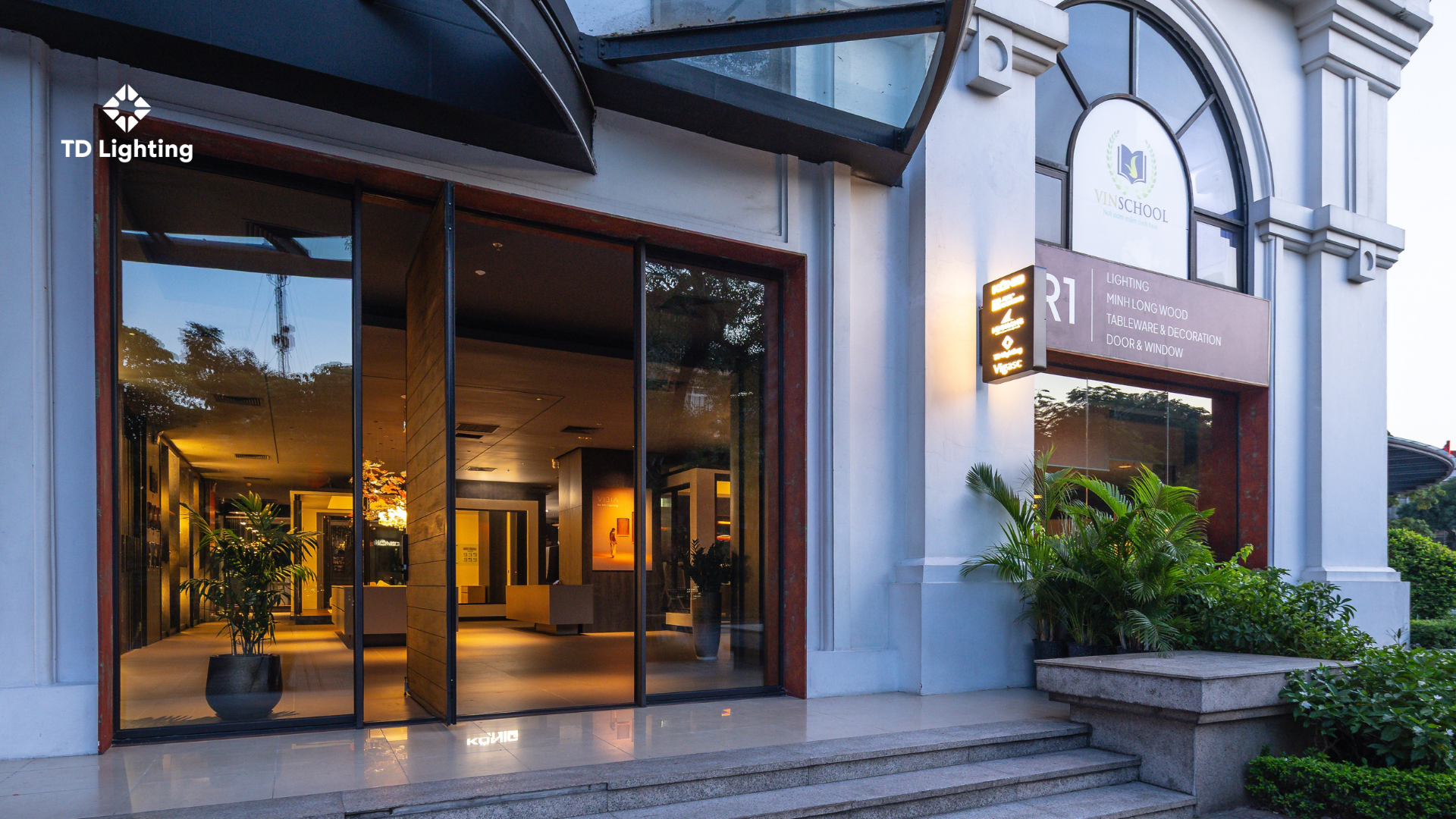 showroom td lighting vincom royal city